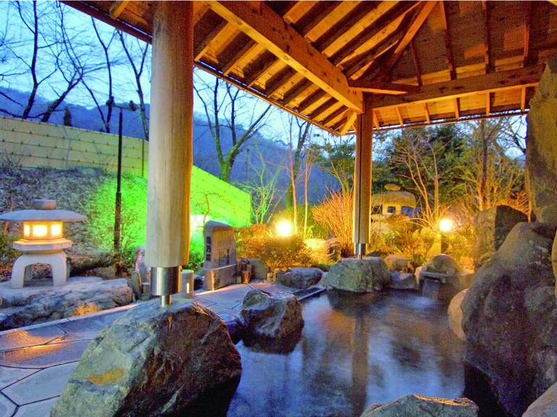 【大浴場/露天】竹炭を入れたアルカリイオン泉の湯が楽しめる※温泉ではありません