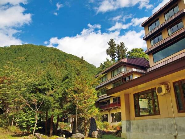 【外観】澄んだ空気と鮮やかな自然に囲まれた山荘リゾート