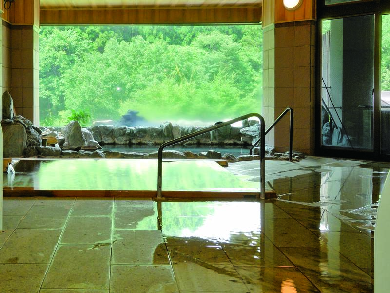 【大浴場】古代檜を使用しヒノキチオールを多く含む健康風呂