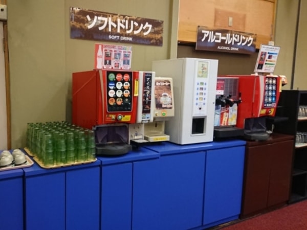 【夕食／例】種類豊富で彩り豊かな和洋中バイキング。さらにアルコールやソフトドリンクの飲み放題付（90分制）！