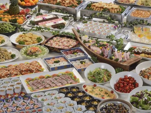 【夕食/例】飲み放題付！約50品のバイキングを楽しむ