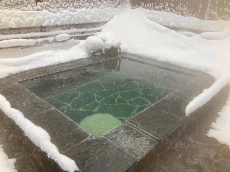 【露天風呂一例】冬には雪見風呂をお楽しみください