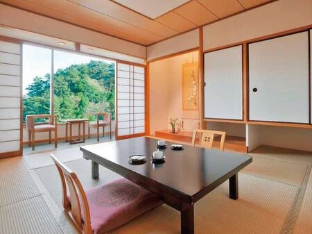【和室10畳/例】純和室のしつらいも清々しい落ち着きあるお部屋は、お客様の楽しい和みをさらに演出します