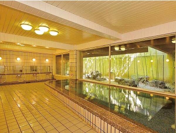 京都らしい竹林の癒し空間が臨める広く開放感のある大浴場