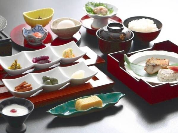 【こだわり朝食※夕食なし/写真一例】京丹後の豊かな食材を取り入れた朝食をご提供