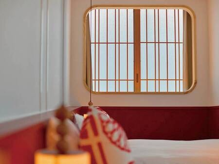 京都タワーのなだらかな曲面・曲線から着想した意匠窓を設置（一例）