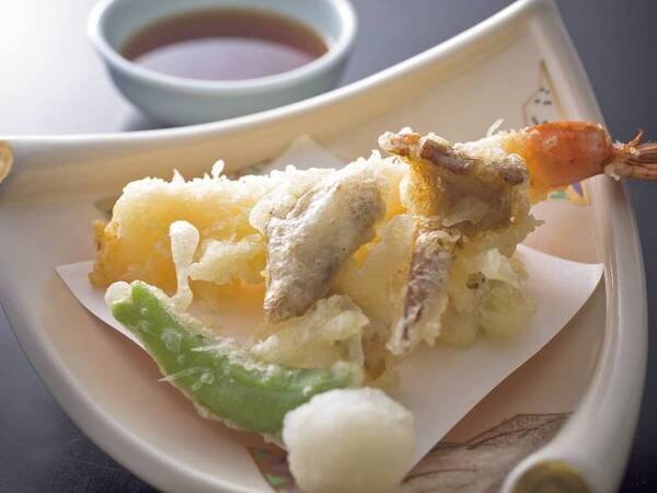 【但馬牛と地魚会席／例】松茸と海老の天ぷら