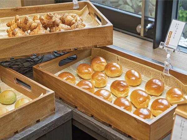 【朝食ビュッフェ/例】朝はパン派の方へ数種のパンもご用意