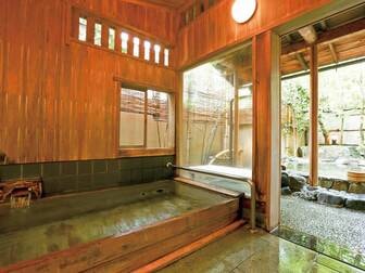 湯宿　和泉屋善兵衛／貸切風呂【山の辺の湯】内湯と露天風呂の2つのお風呂を愉しめる