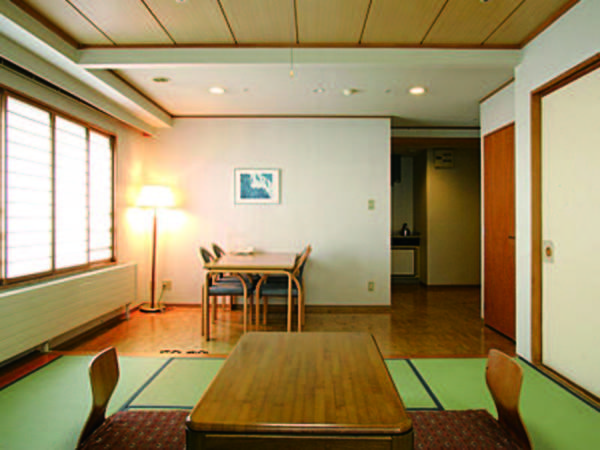 【客室/例】8畳+2畳程度のテーブルスペース付の客室