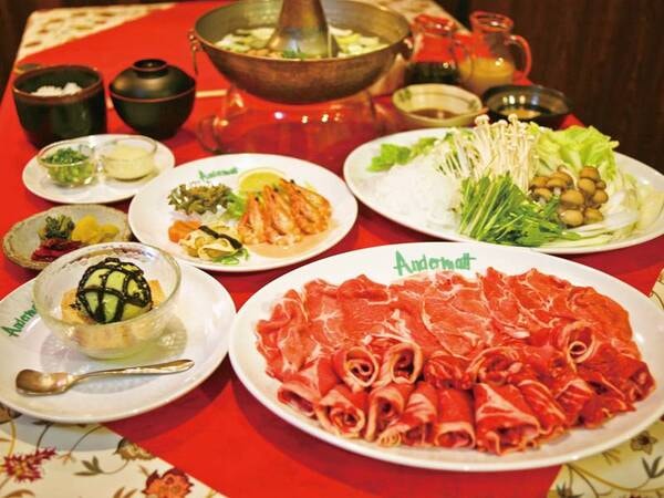 【夕食/例】フォンデュ・シノワーズ（厳選牛の洋風しゃぶしゃぶ） 、チーズフォンデュ 、オードブルなど本格的な山岳料理をビュッフェ形式で