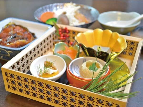 【夕食】「佐久鯉旨煮」と「前菜」/例