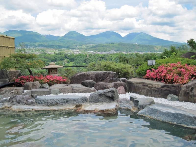 【露天風呂】浅間山と小諸市街を眺める露天風呂