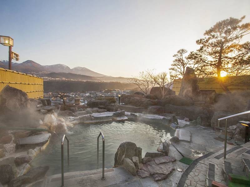 【露天風呂】浅間山と小諸市街を眺める見晴らしの良い景色
