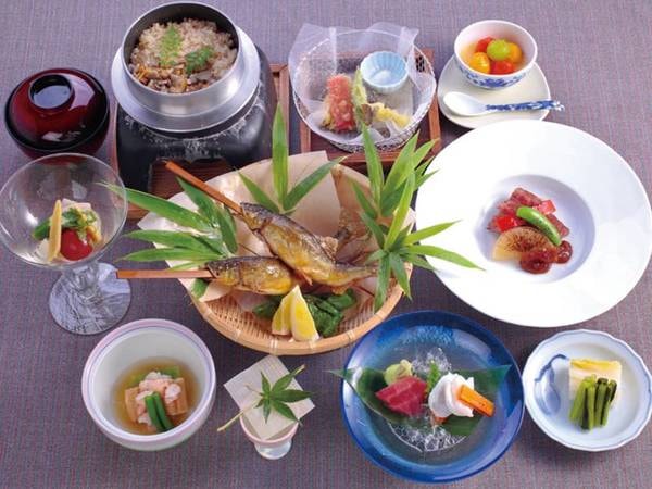 【夕食/例】信州の採れたてを彩り豊かにこしらえた会席料理