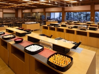 伊東園ホテルニューさくら／【夕食／例】種類豊富で彩り豊かな和洋中バイキング。さらにアルコールやソフトドリンクの飲み放題付（90分制）！