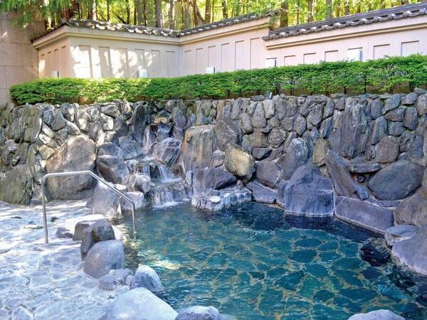 【露天風呂】那須御用邸と同じ源泉を使用。自然の息吹を感じる