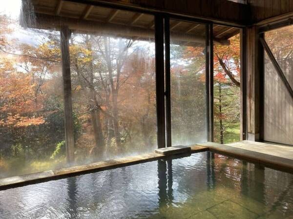 大浴場(秋)四季折々の庭園をみながら