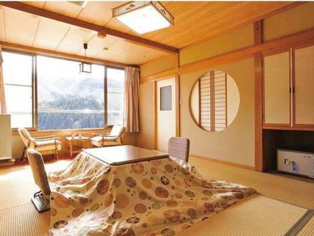 【客室一例】冬はお部屋におこたをご用意