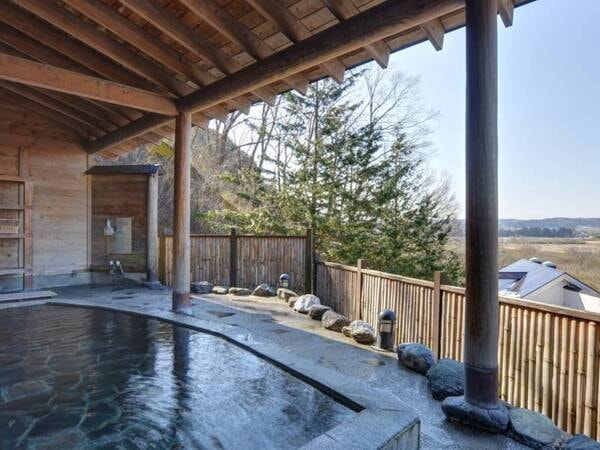 展望露天風呂「竜神の湯」/那須連山、日光連山を背景に、眼下には清流那珂川と箒川の合流地点を見下ろします