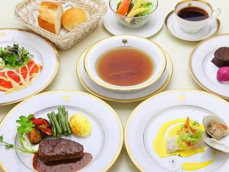 日光金谷ホテルの 日光お手軽旅 メイン料理1品のライトディナーコース 夕朝食付 Null円 スタンダードcタイプ ツイン ゆこゆこ