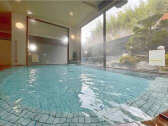 湯元　久米川温泉／内風呂は、低温風呂もございます。夏３６℃　冬３８℃血圧の変動も少なく高血圧の方も安心です