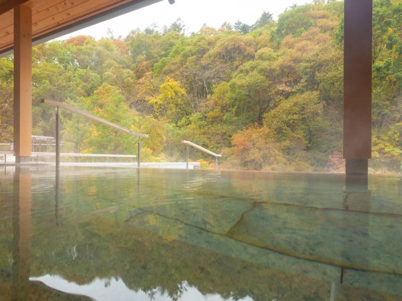 【渓流露天風呂（秋）】