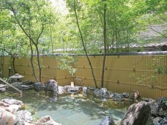 和泉荘/【露天風呂】自然に囲まれた露天風呂