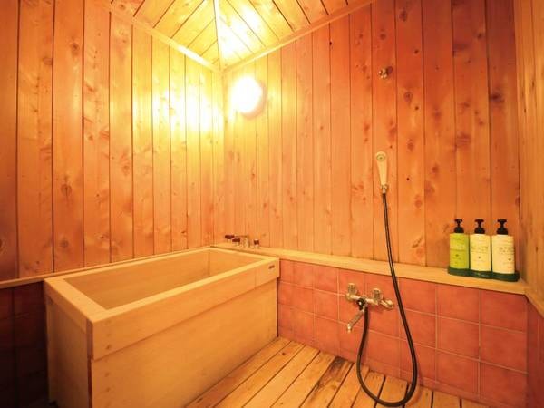 【客室風呂】全客室、檜の内風呂付き！（※客室風呂は温泉ではありません）