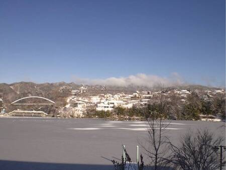 【客室からの眺望一例/冬】四季折々の眺めを楽しめる