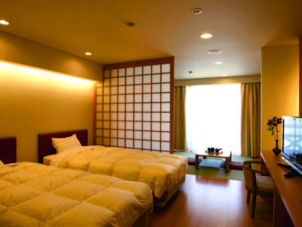 【湖側和洋室/例】ツインベッドと和畳を配した快適なお部屋