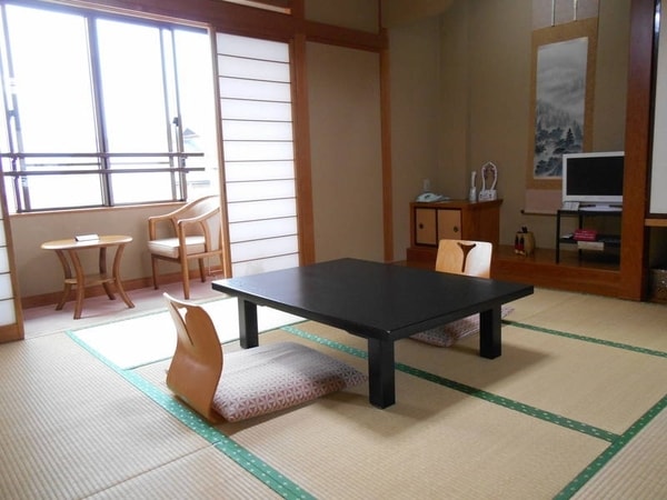 【南アルプス眺望10畳和室/例】南アルプスを望む落ち着いた和室にご案内