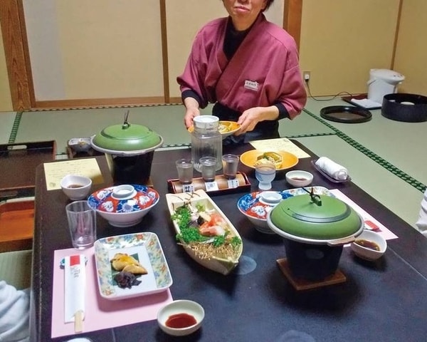 2名までは部屋食、3名以上は個室会場で♪
