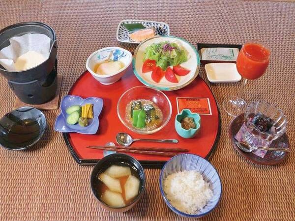 夏の高原の朝定食