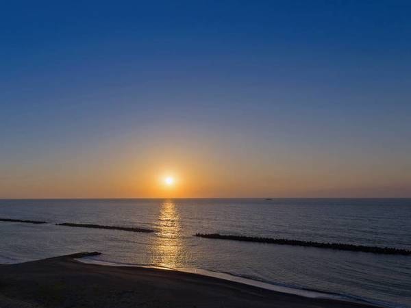 【周辺情報】天気の良い日は日本海に沈む夕日が見れることも