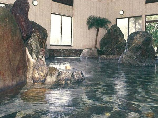 【大浴場（混浴）】県内でも珍しい"岩風呂"
