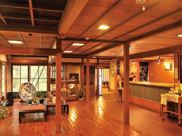 【館内】昭和初期の料亭を移築した本館は国登録有形文化財に指定されている