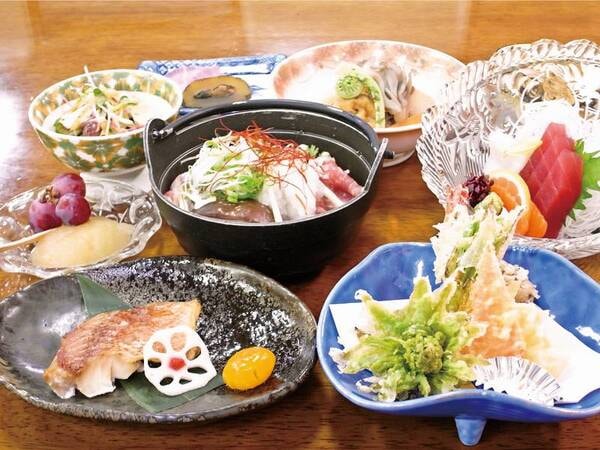 【夕食】地元の野菜を使用し、「健康」にこだわった四季の味覚が楽しめる料理/一例