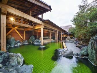 白玉の湯　泉慶／【[花鏡]露天風呂】日中は陽の光の中、夜は満天の星を仰ぎ見ながら、四季折々の風情を愉しむ至福のひととき