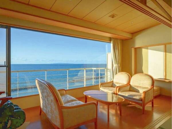 【そよ風館最上階和洋室『海楼』/例】窓の外に広がる雄大な海の景色をお楽しみください。