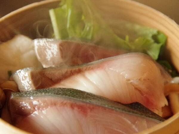 【冬/山海の幸とかけ流し温泉堪能プラン】日本海のぶり せいろ蒸し ※季節により変更有