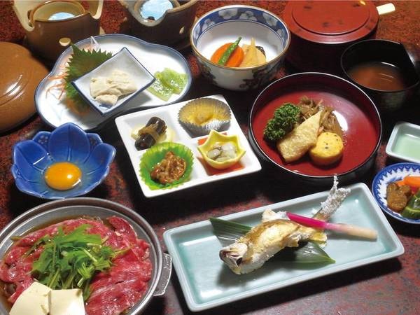 【平日限定プランの夕食/例】和牛鍋や山菜川魚を中心に約10点ほどの和会席
