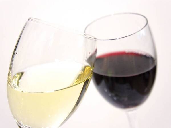 特典②：夕食時にグラスワイン1杯付(赤または白を当日選択）※写真は一例