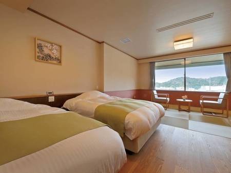 【客室「桜」/例】ツインベッド＋檜の内風呂を備えた和洋室