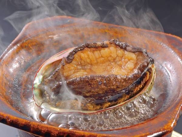 【夕食選択料理「鮑の踊焼き」一例】鮑の調理方法は、活造り・酒蒸し・踊り焼より選べる