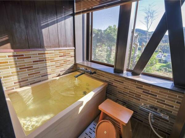【本館・檜風呂付客室/例】心地よい檜の香りが漂う客室内のお風呂