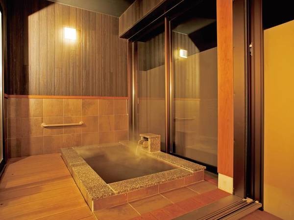 【別邸つきの里「笹の音」/例】床暖房付きのゆったりと入れる大理石の露天風呂