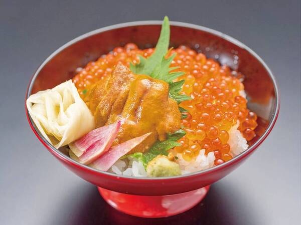 【昇鶴会席（美味少量）/例】白米を「雲丹いくら丼（ミニサイズ）」に変えてご用意しています。