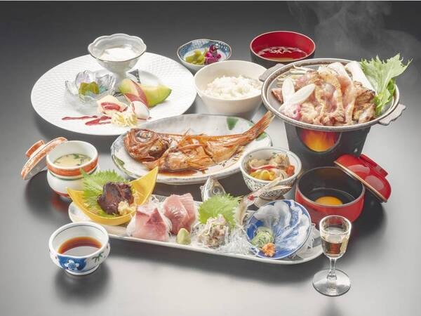 【和のビストロ会席/一例】お造り、金目鯛のお煮つけ、鶏のすきやきがメインです。量少なめの会席です。