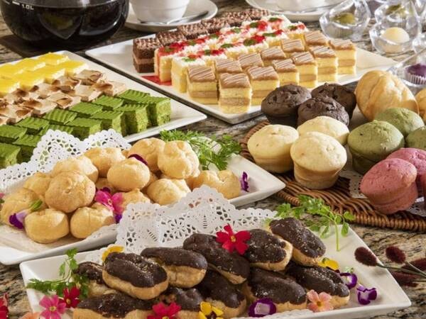 ケーキやフルーツ等盛り沢山♪/例